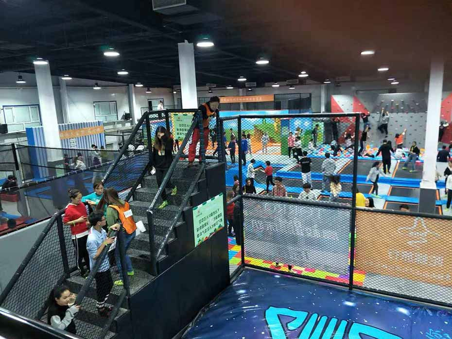 蹦床館實物圖