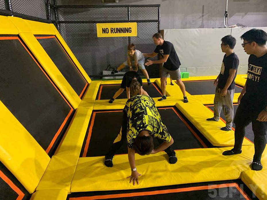 蹦床公園實(shí)物照片