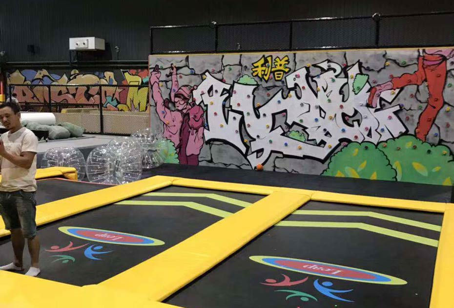 蹦床實(shí)物照片 蹦床實(shí)物照片