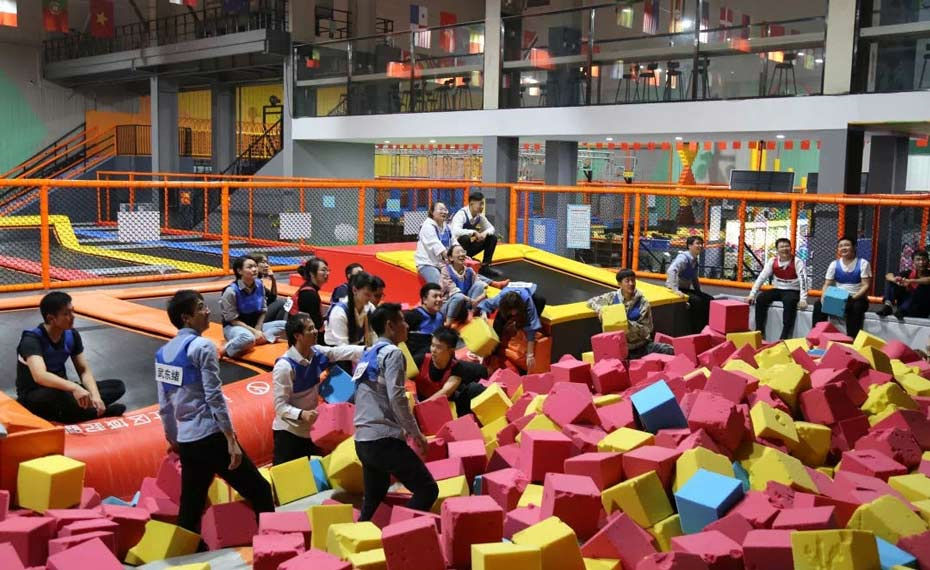 蹦床公園 蹦床公園