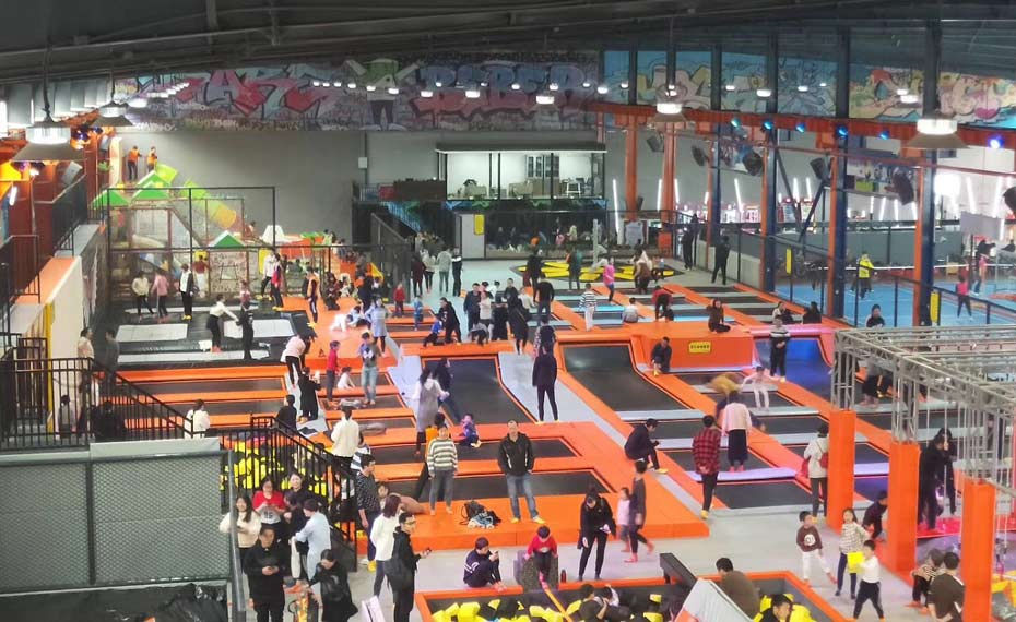 蹦床公園 蹦床公園