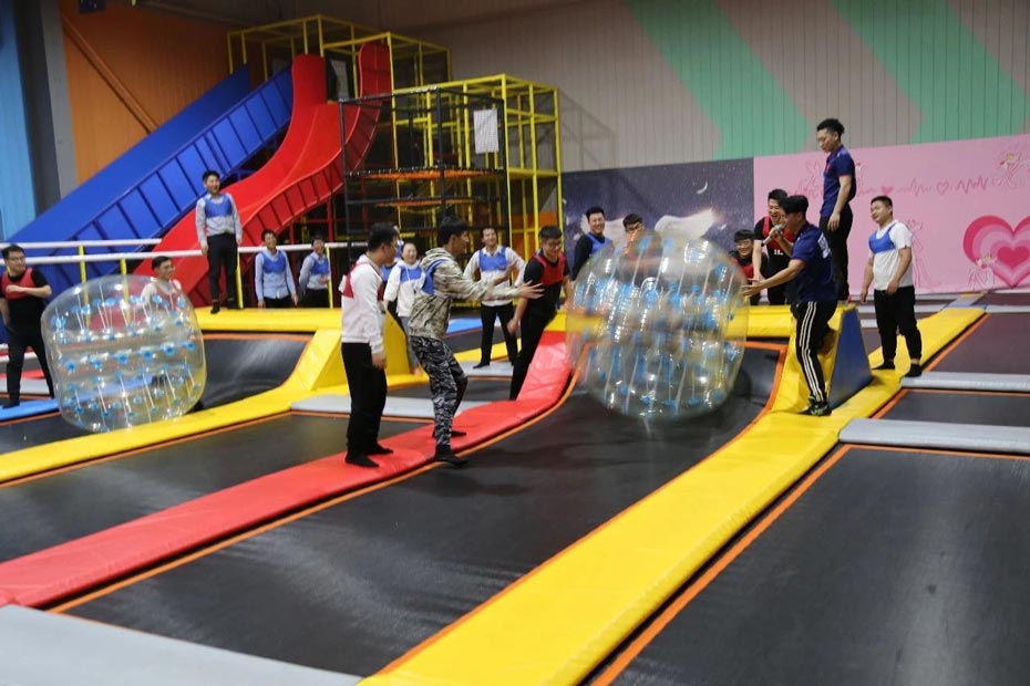 蹦床實(shí)物照片 蹦床公園