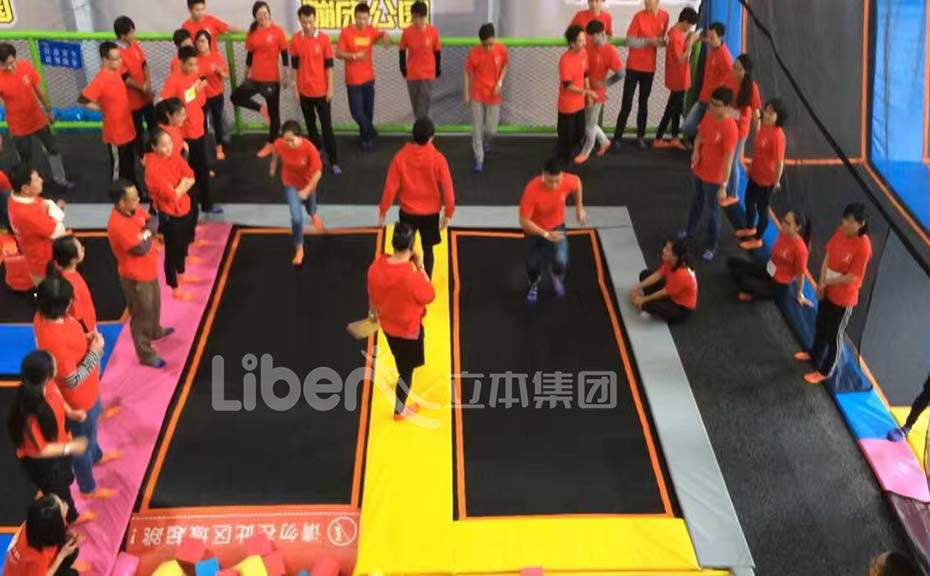 開蹦床館需要多少錢