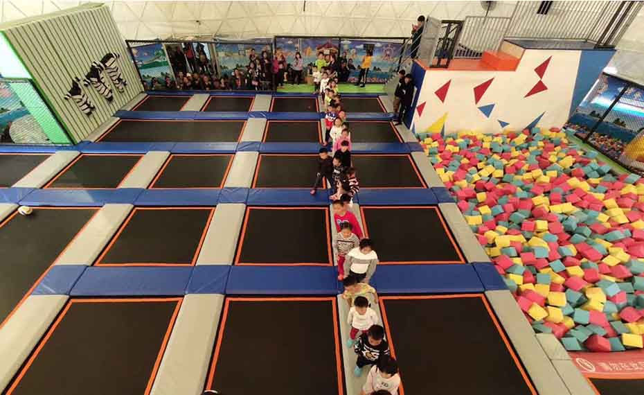 蹦床設備 蹦床設備