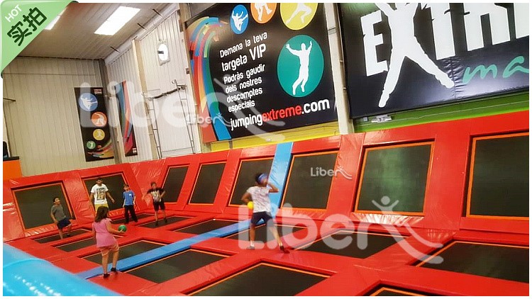 蹦床樂園--暑假孩子們的好去處