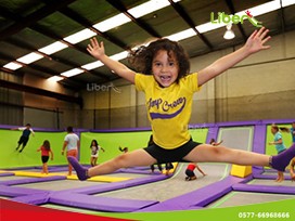 室內(nèi)蹦床樂園