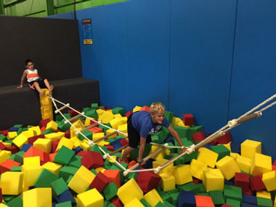 蹦床設(shè)備的維護技巧以及蹦床事故怎么處理